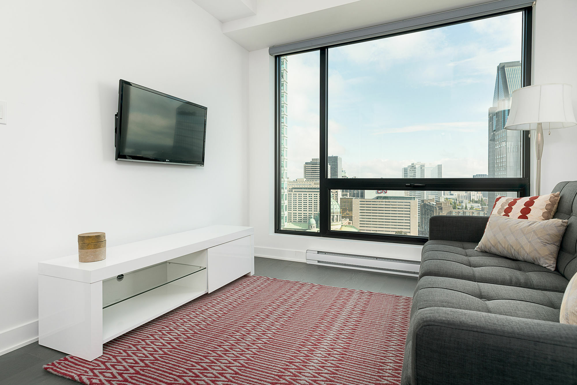 Apartment Stylish 1br In Downtown Mtl By Sonder *